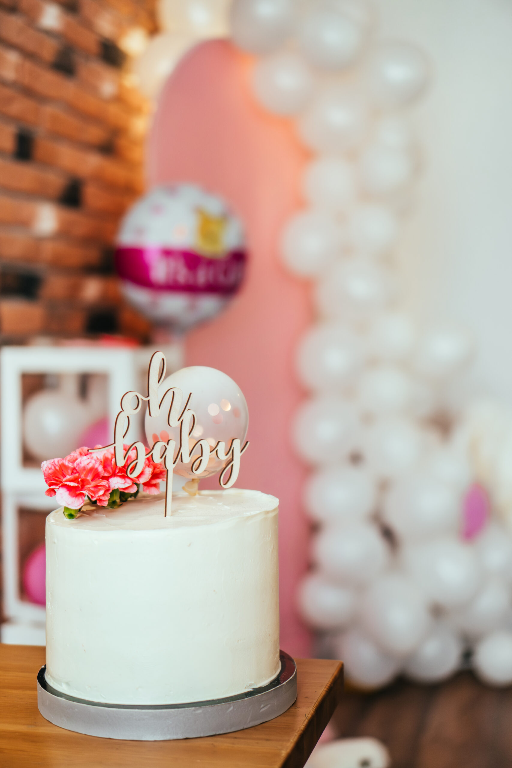 Artystyczny tort na Baby Shower z dekoracjami, słodki stół na przyjęcie. Fotografia okolicznościowa i kulinarna Gorzów Wielkopolski, Skwierzyna.